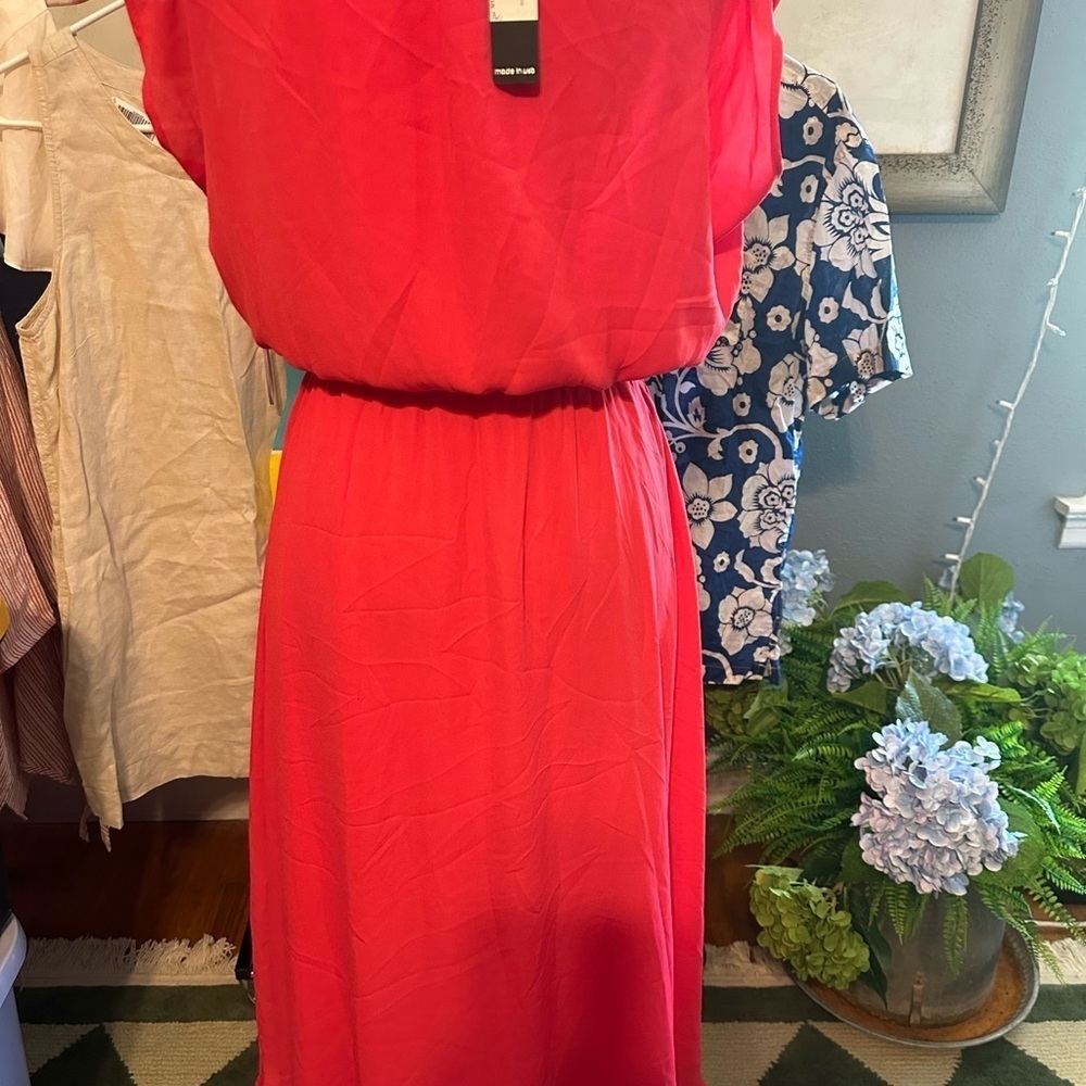 Elegant Coral Midi Dress lined